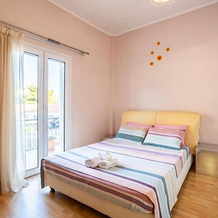 Kalamata'S Sunny Retreat Near The Historic Center מראה חיצוני תמונה