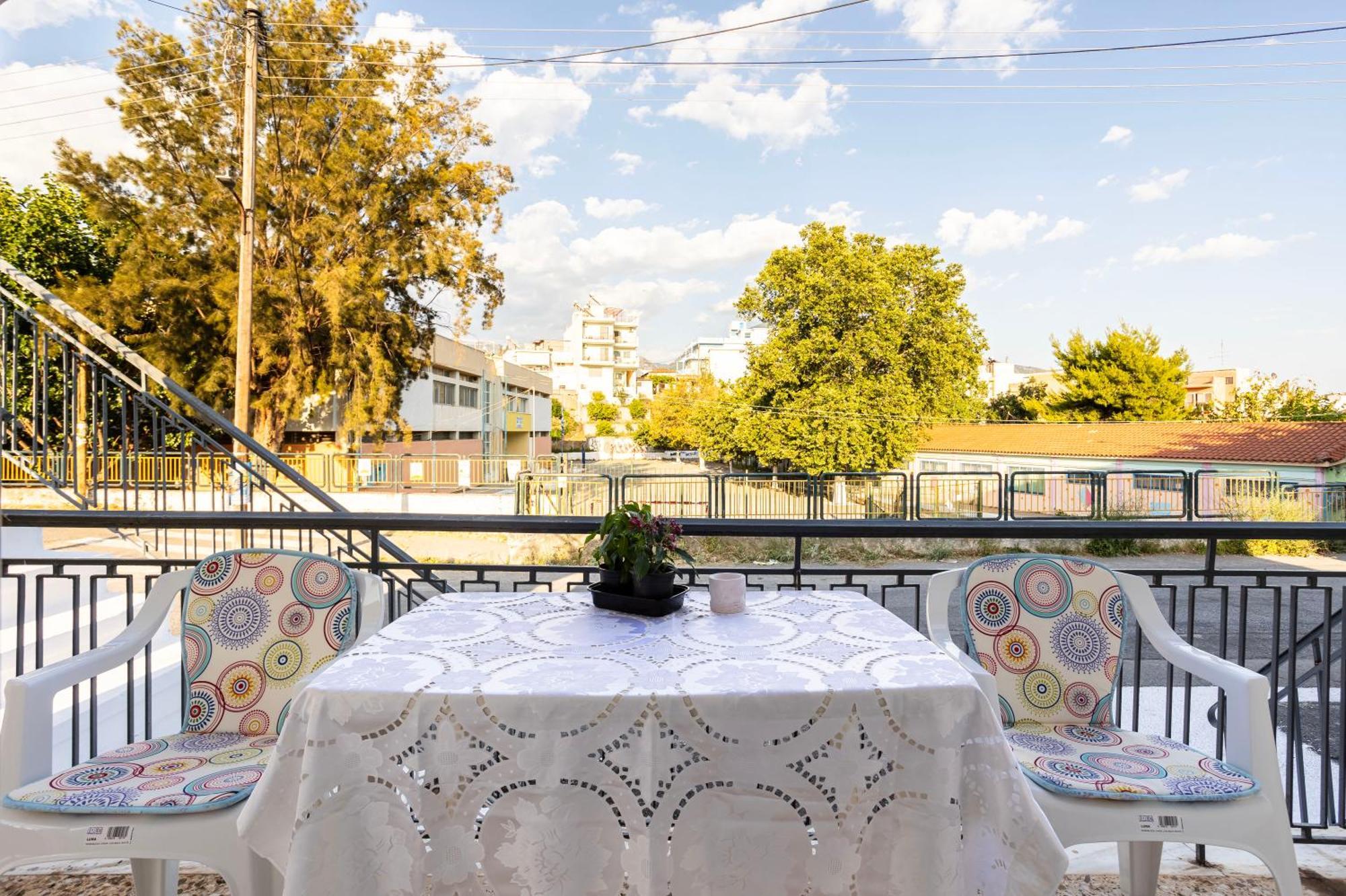 Kalamata'S Sunny Retreat Near The Historic Center מראה חיצוני תמונה