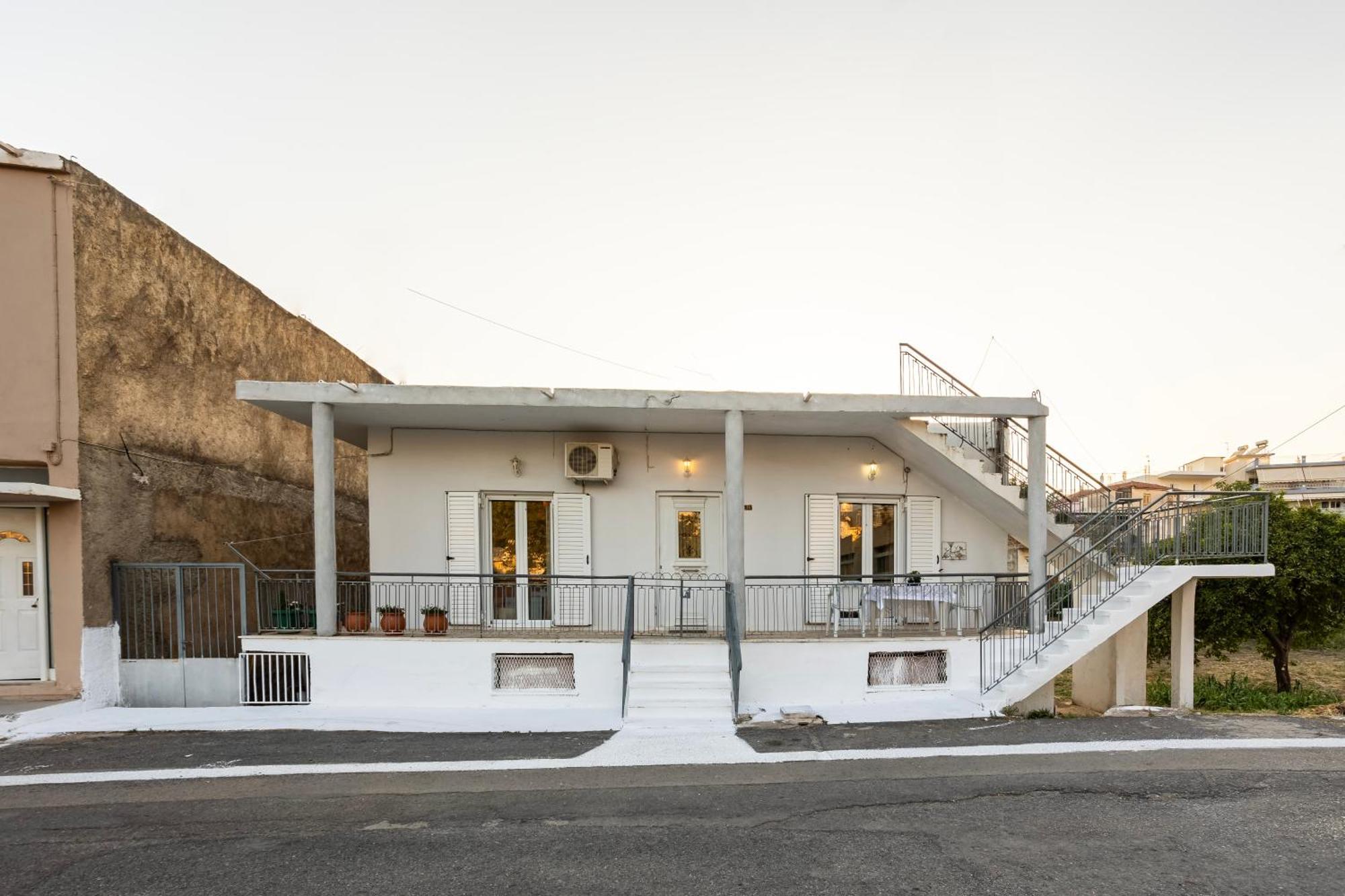 Kalamata'S Sunny Retreat Near The Historic Center מראה חיצוני תמונה