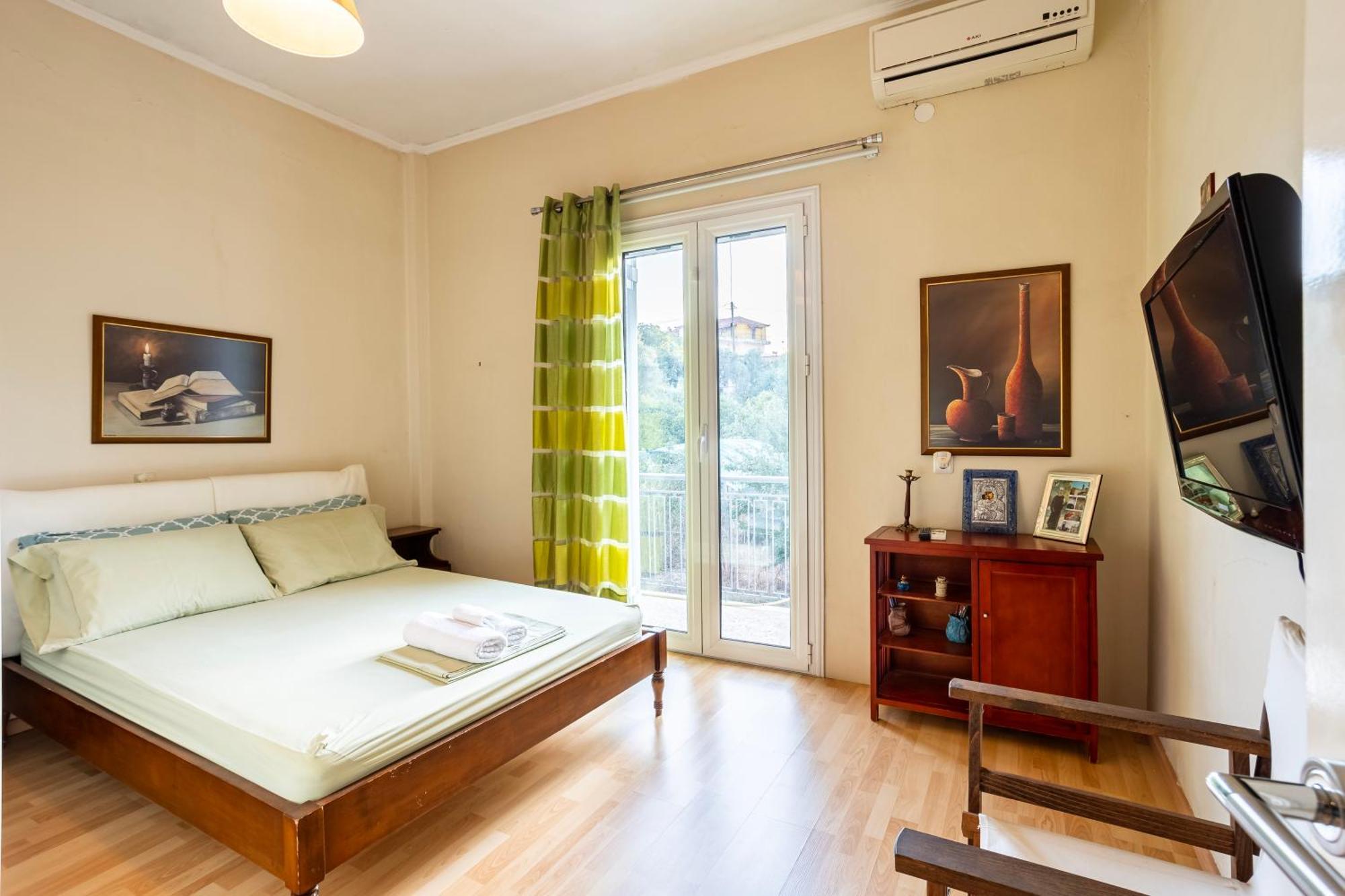 Kalamata'S Sunny Retreat Near The Historic Center מראה חיצוני תמונה