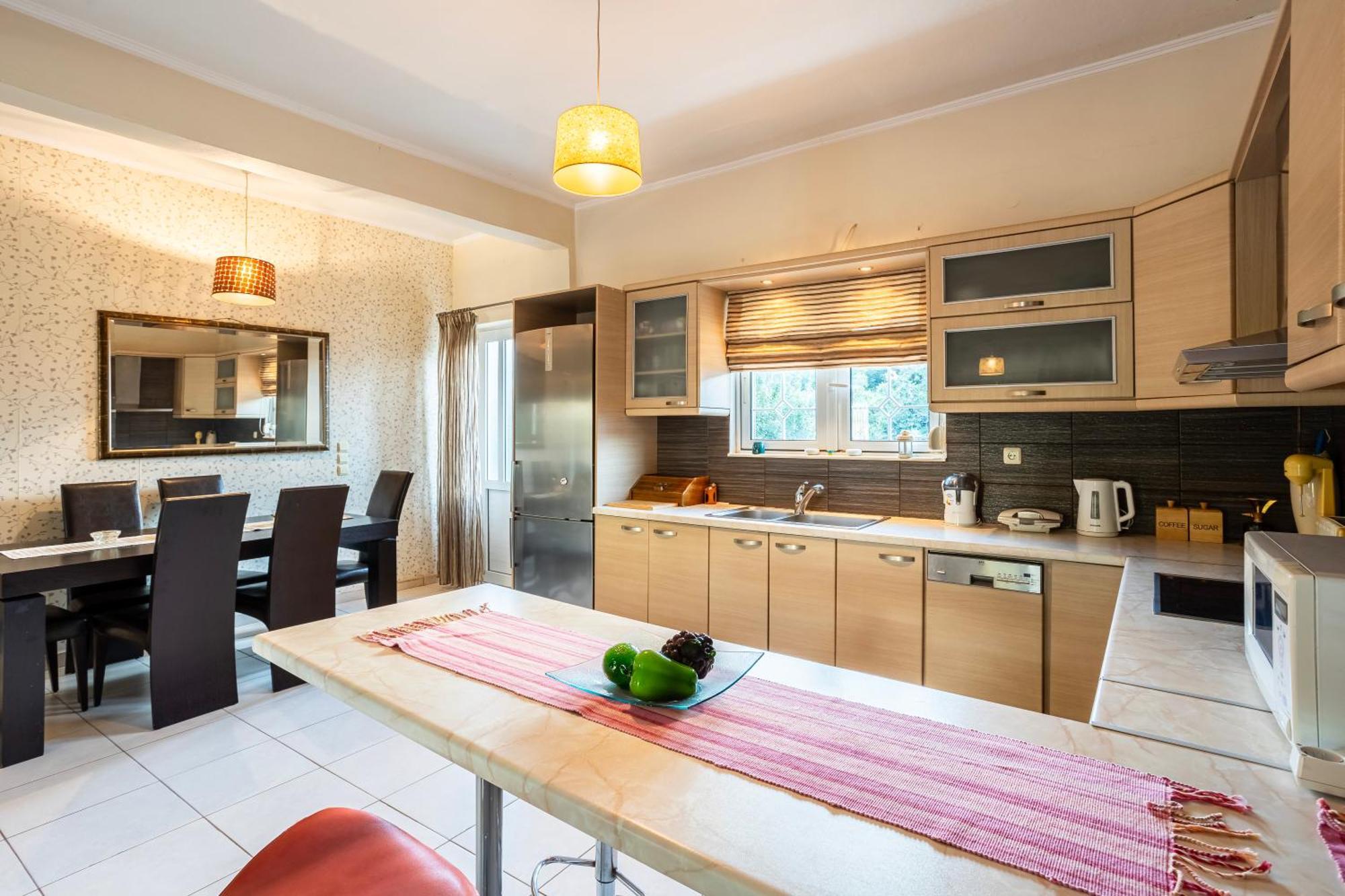 Kalamata'S Sunny Retreat Near The Historic Center מראה חיצוני תמונה