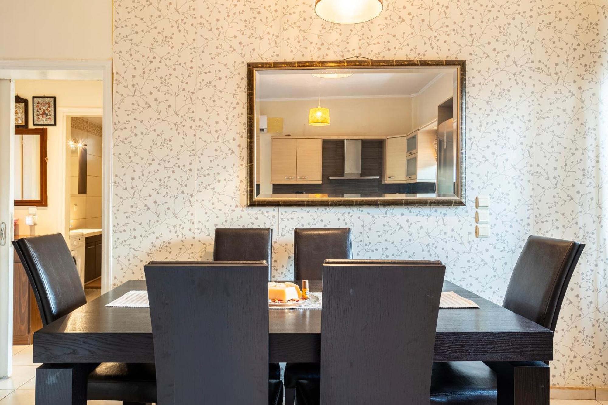 Kalamata'S Sunny Retreat Near The Historic Center מראה חיצוני תמונה