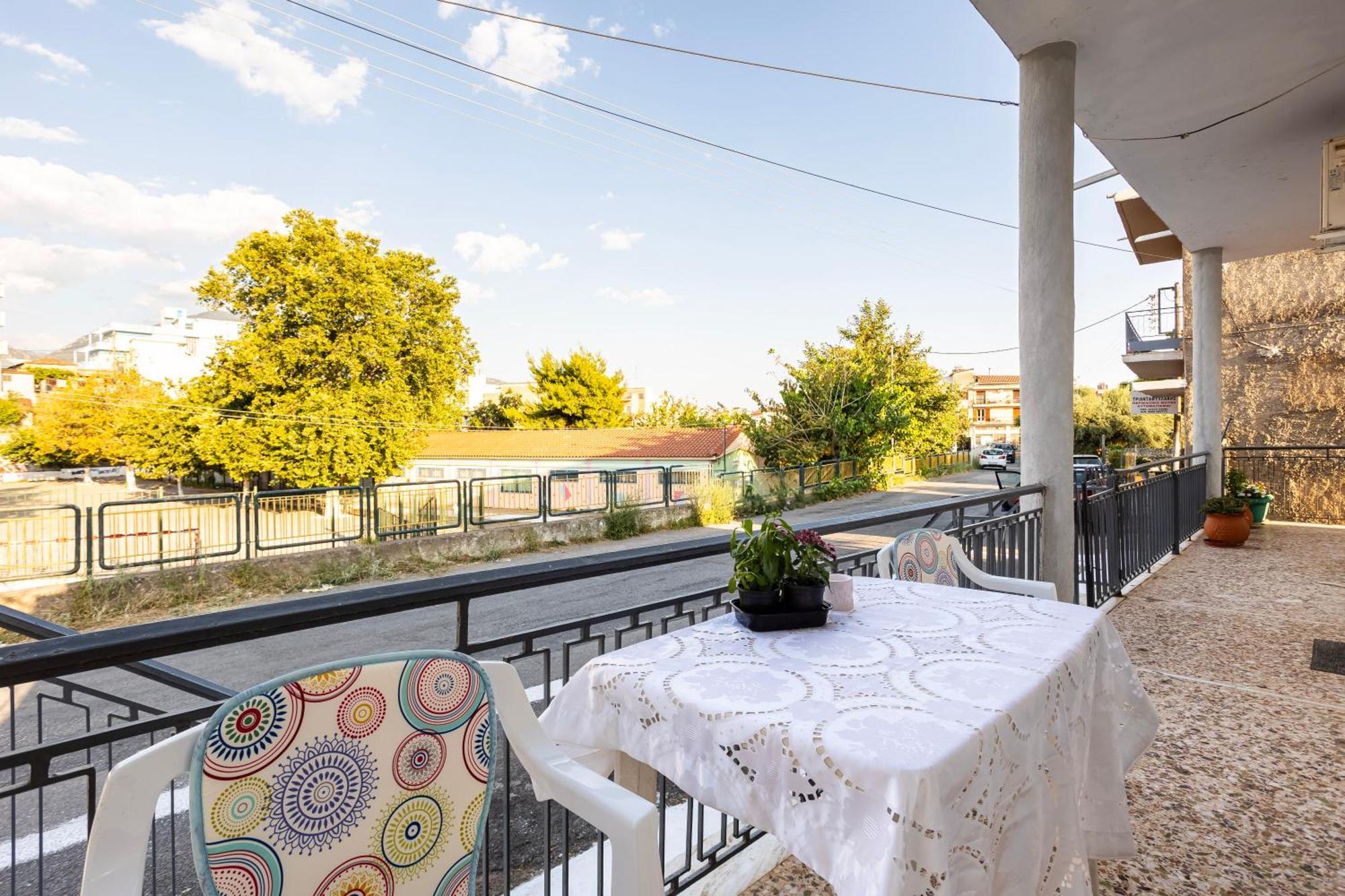 Kalamata'S Sunny Retreat Near The Historic Center מראה חיצוני תמונה